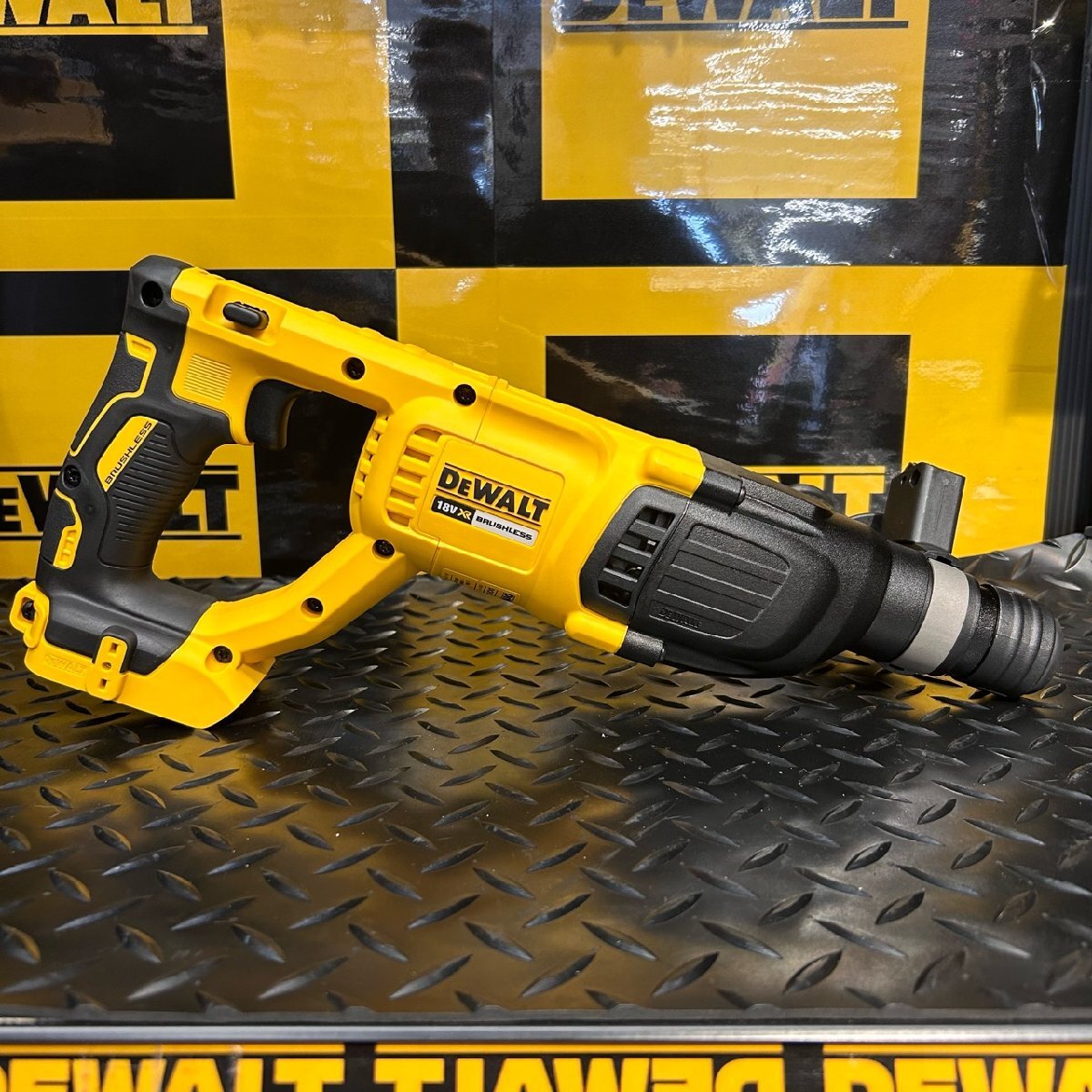 【DEWALT/デウォルト】18V XR ブラシレス・SDS+ハンマードリル (本体+ケース)『DCH133NT-XJ型』【新品】_画像3