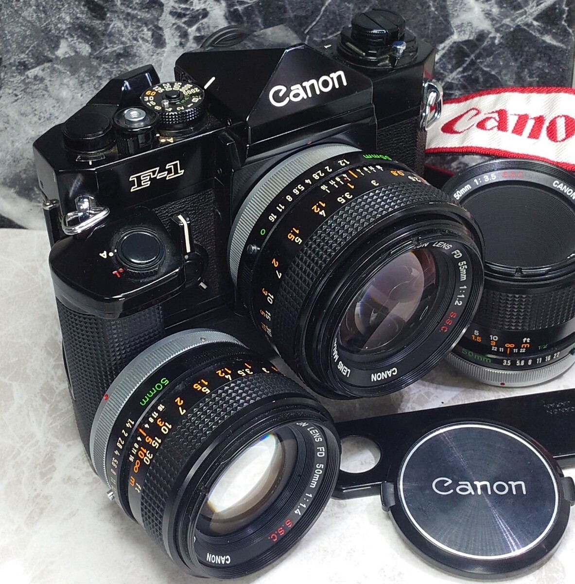 【終活】Canon F-1後期型＋FD 55mm f1.2 シンデレラ＋50mm f1.4＋50mm f3.5 マクロ 赤バッジ3本セット＋ワインダーF 各動作良好 露出計OK_画像2
