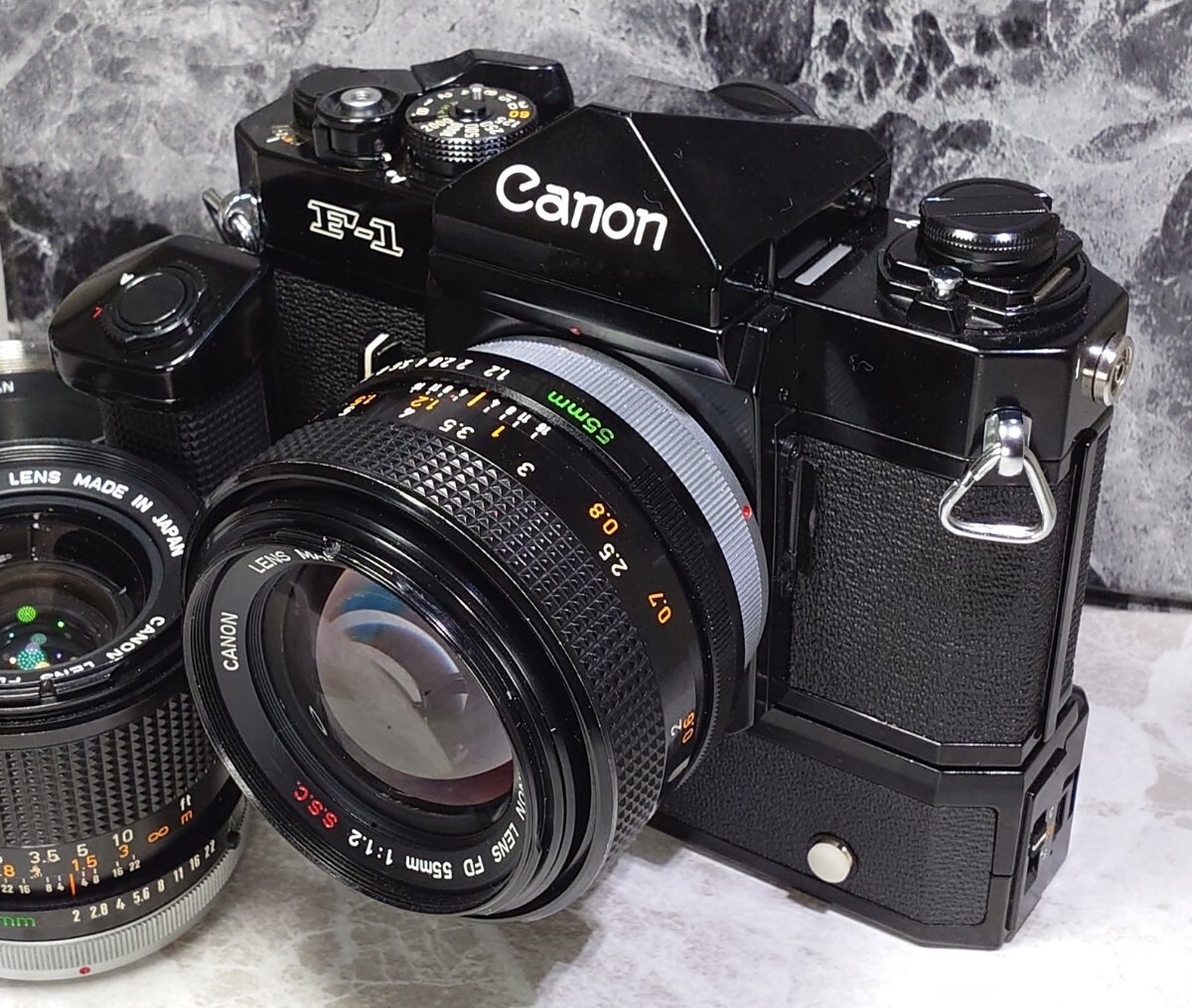 【終活】 Canon F-1後期型 美品＋FD 55mm f1.2 シンデレラ＋35mm f2 S.S.C 赤バッジ2本＋FD 50mm f1.8＋ワインダーF 各動作良好 露出計OKの画像3