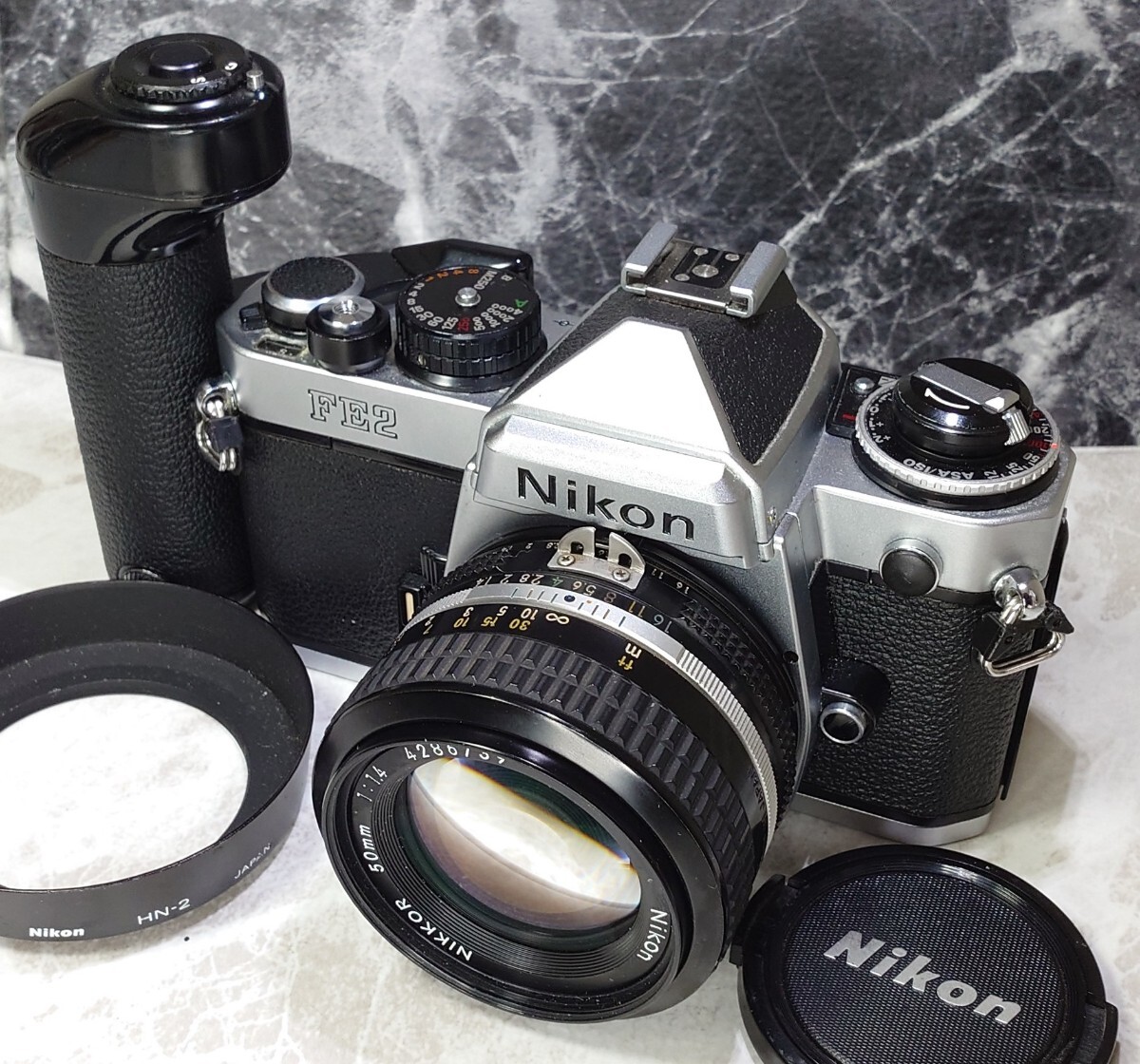 【終活コレクション整理】 Nikon FE2＋Ai NIKKOR 50mm f1.4＋モータードライブMD−11 各動作良好 露出計OK 外観光学良好 連写OK フィルムの画像1