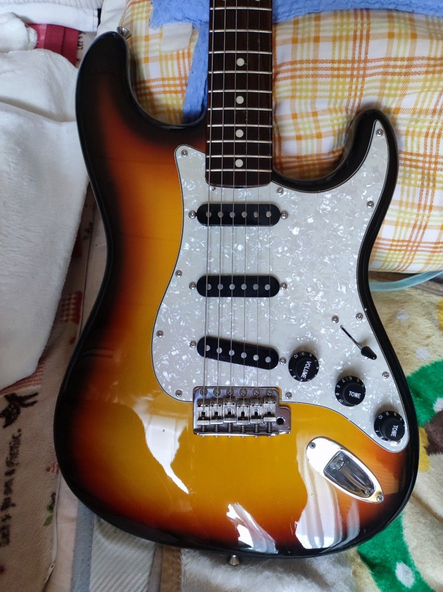 Fender Japan Uシリアル　黄色い３tone sunburst　