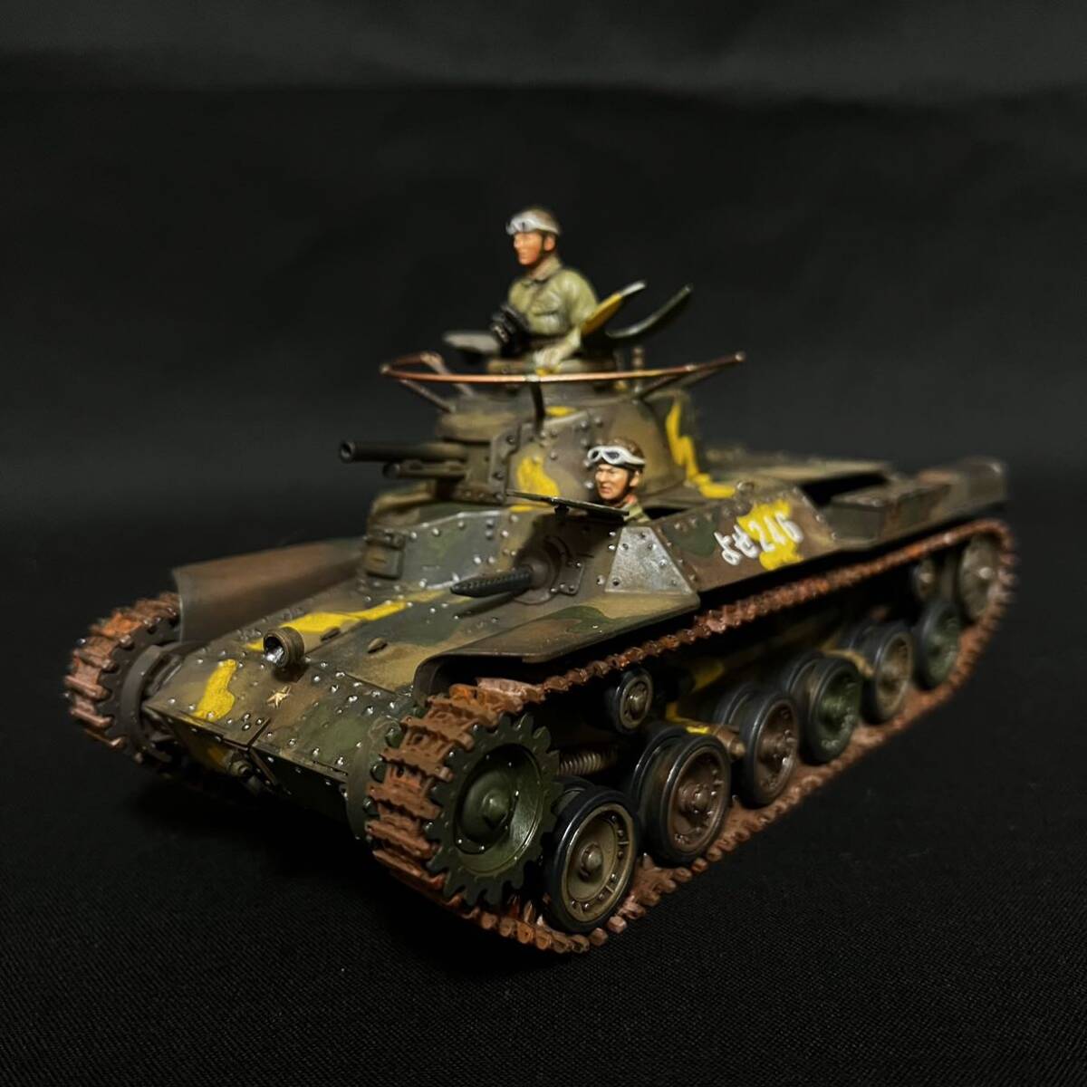 1/35 タミヤ 日本陸軍97式中戦車チハ 完成品 兵士フィギュア2体付_画像1