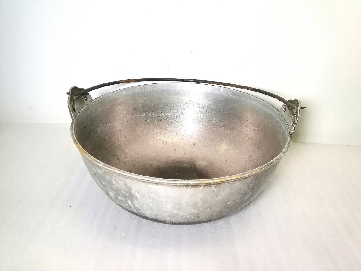  old aluminium saucepan hanging weight .. saucepan diameter 33cm aluminium two-handled pot boiler ... saucepan . thing saucepan cooking tool Showa Retro camp outdoor ....