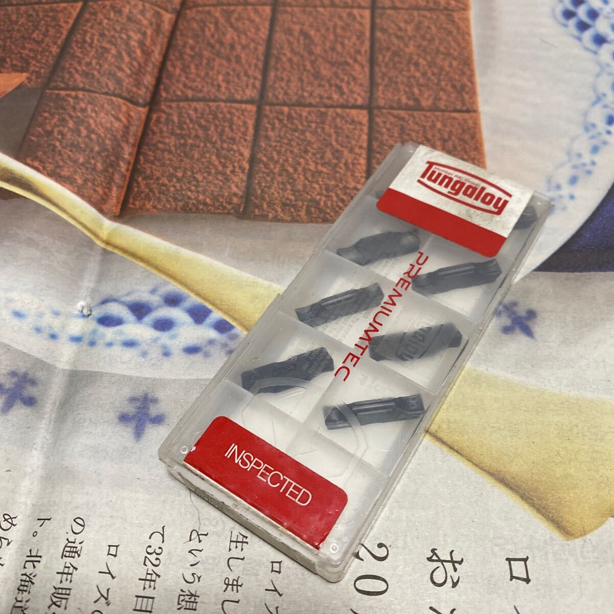 Tungaloy タンガロイ 旋盤用チップ 旋削用チップ 溝入れ用チップ 突っ切り用チップ 溝加工用チップ 超硬チップ DGM4-030 AH7025