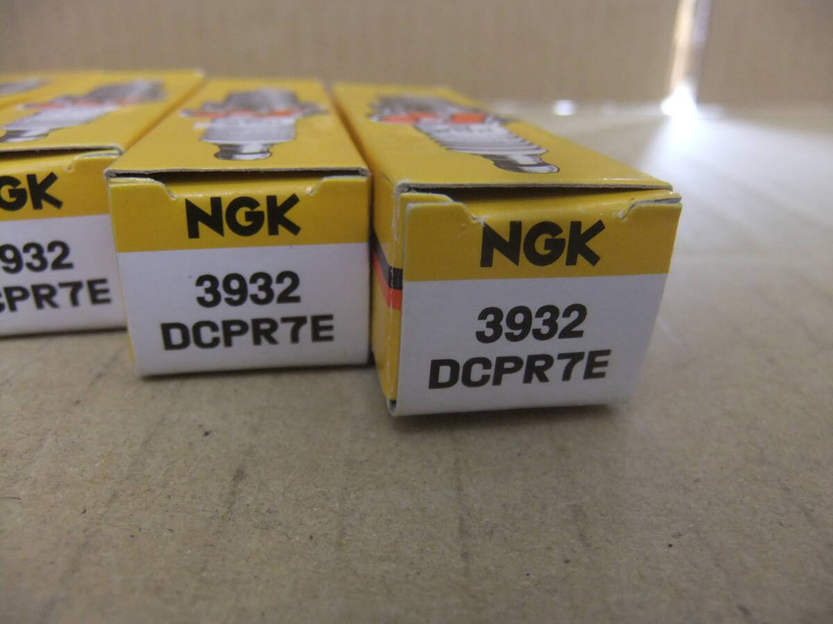 NGK 　スパークプラグ DCPR7E 4本セット 3932 ◆新品◆ 送料安_画像3