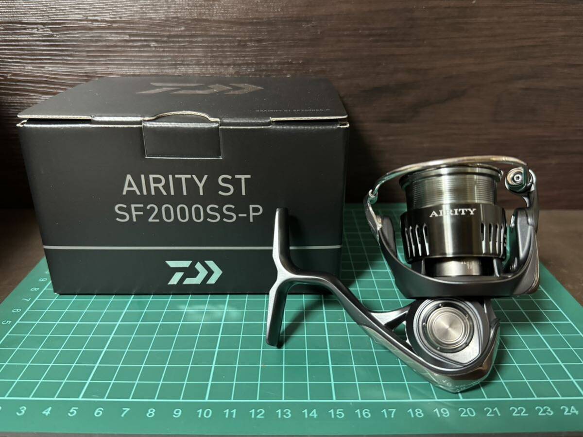 [美品] 23 エアリティ ST SF 2000SS-P ダイワ DAIWA AIRITY スピニング リール ①_画像1