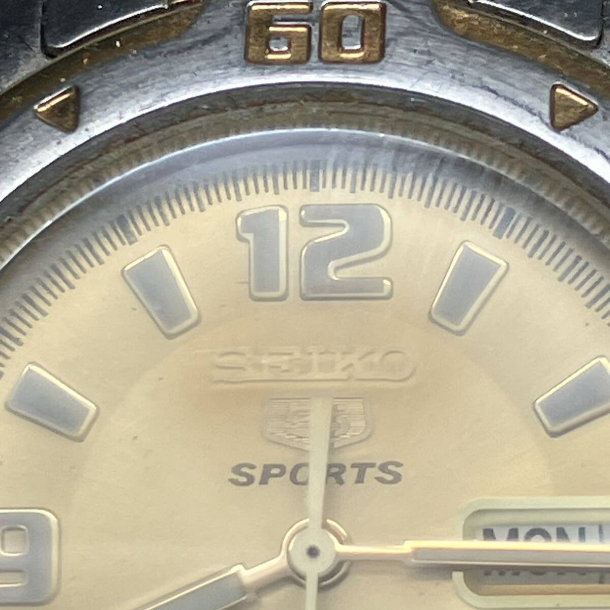 1円〜 3M SEIKO 5 SPORTS 腕時計 セイコーファイブ スポーツ 7S36-00C0 自動巻き オートマチック 動作確認済み デイデイト 金文字盤 の画像3