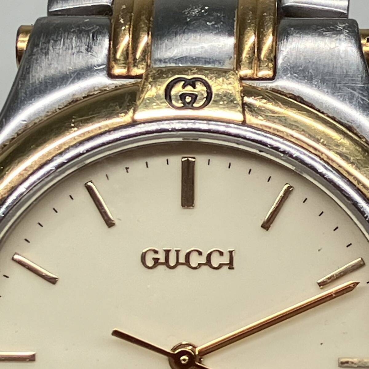 1円〜 3M GUCCI グッチ 腕時計 9040M クォーツ QUARTZ 動作未確認 デイト リューズ無し ゴールド金具 ブランド腕時計 ステンレススティールの画像3