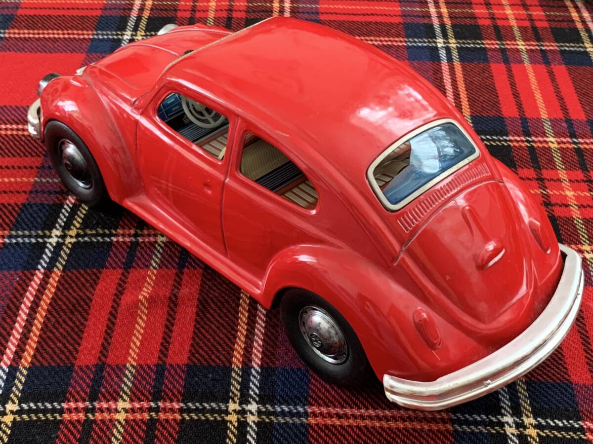 Volkswagen BEETLE ビッグサイズ 当時物 古いブリキの自動車 フォルクスワーゲン ビートル 室内プリントの高級仕様 イチコー日本製 USED の画像9