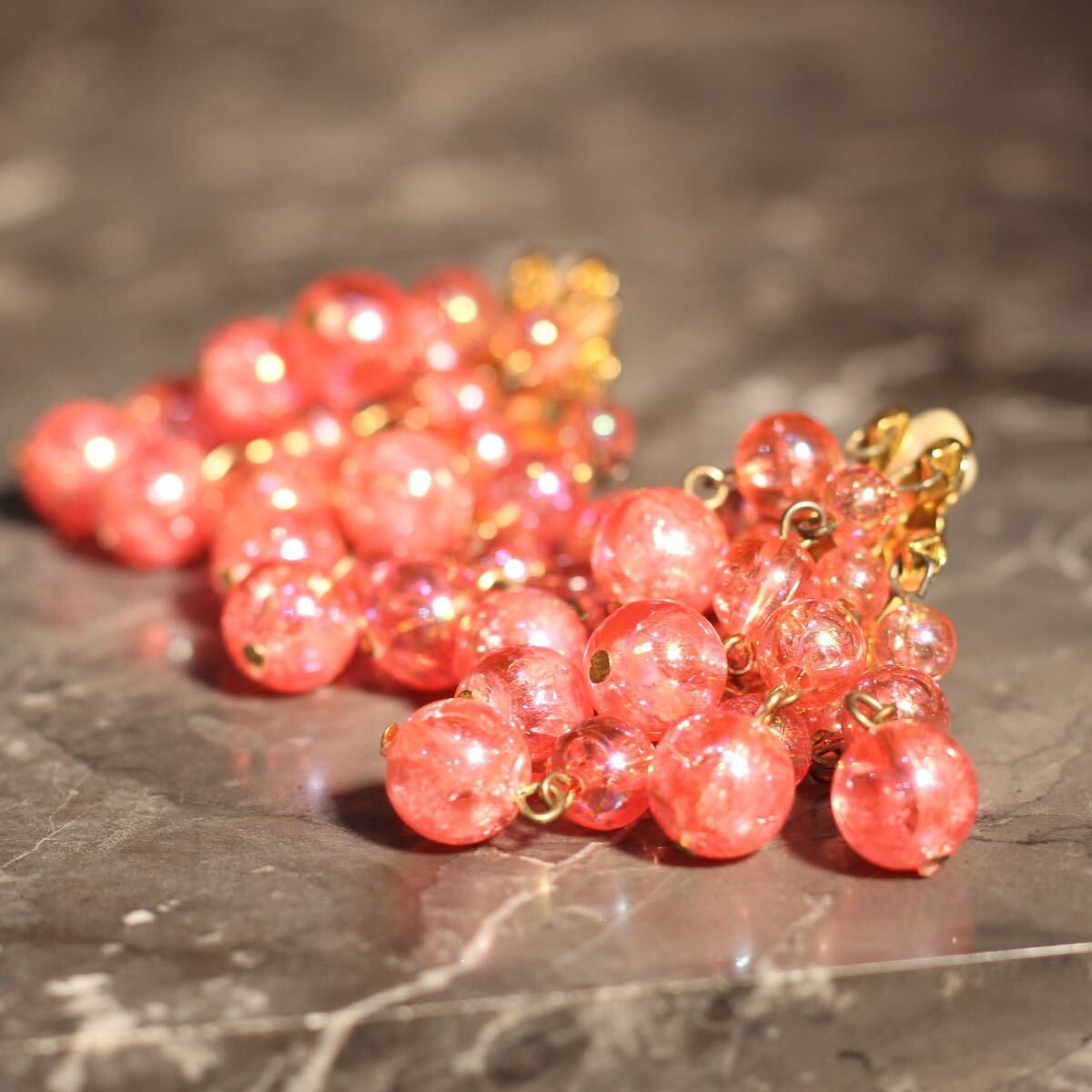 USA VINTAGE COLOR BEADS DESIGN SWING EAR CLIPS/アメリカ古着カラービーズぶらさがりデザインイヤリング_画像6