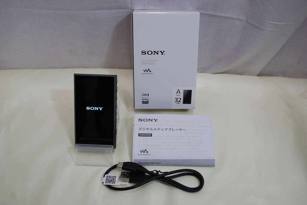 美品 SONY ウォークマン 32GB NW-A306 グレー デジタルオーディオプレーヤー 2023年発売 ソニー WALKMAN の画像1