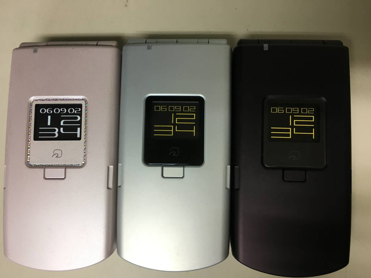 A1333　モックアップ　NTT DOCOMO　FOMA　N902is　3色セット　展示用模型　携帯電話　ガラケー　展示用サンプル_画像1