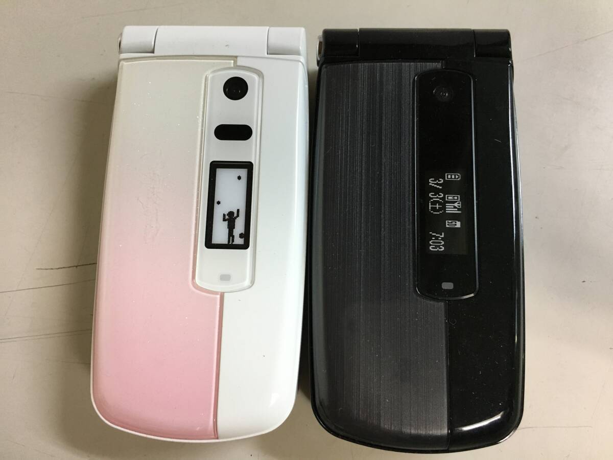 A1347　モックアップ　NTT DOCOMO　P703i　2色セット　展示用模型　携帯電話　ガラケー　展示用サンプル_画像1