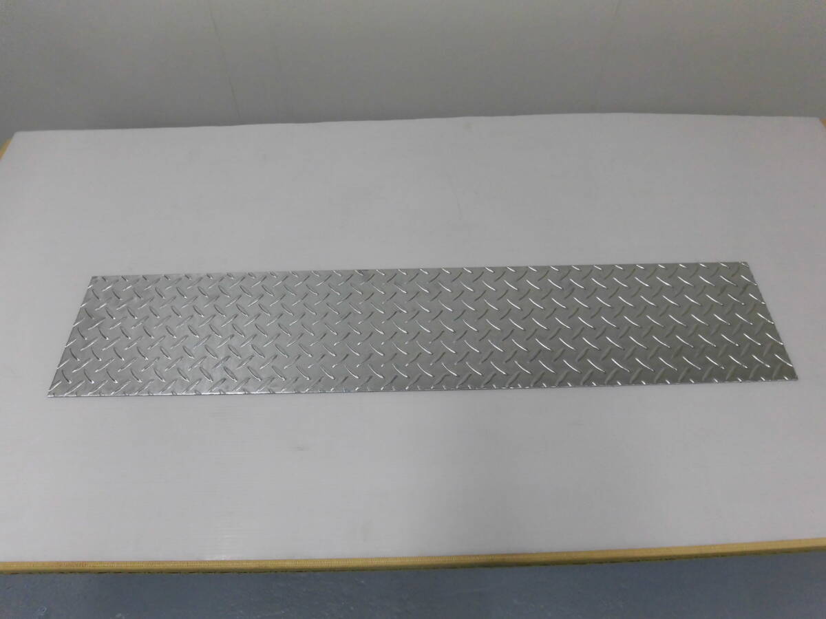 亜鉛メッキ　縞板　鉄板　板厚3.2mm　241mm x1176 mm 1枚 切材　切板　溶接材　側溝蓋 _画像1