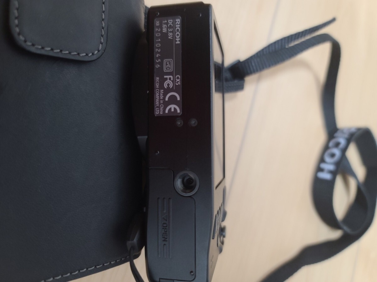 【動作品】超美品RICOH リコーデジカメ CX5 ブラック革ケース　バッテリー２つ　充電器 コンパクトデジタルカメラ_画像10
