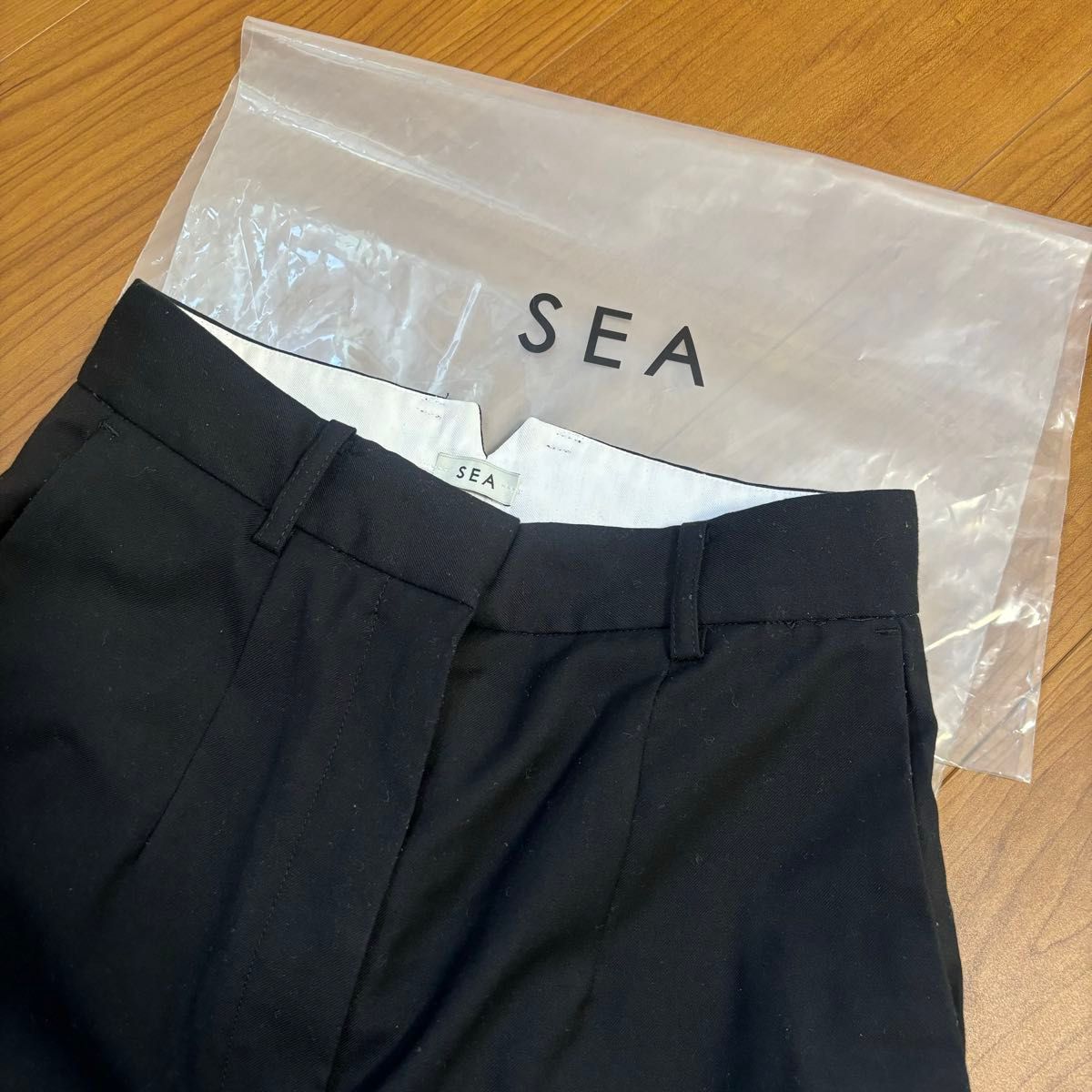 掲載品　SEA シー　サマーサージ　センタープレス　トラウザーズ　サイズ0 ブラック　スラックス　rieさん　テーパードパンツ