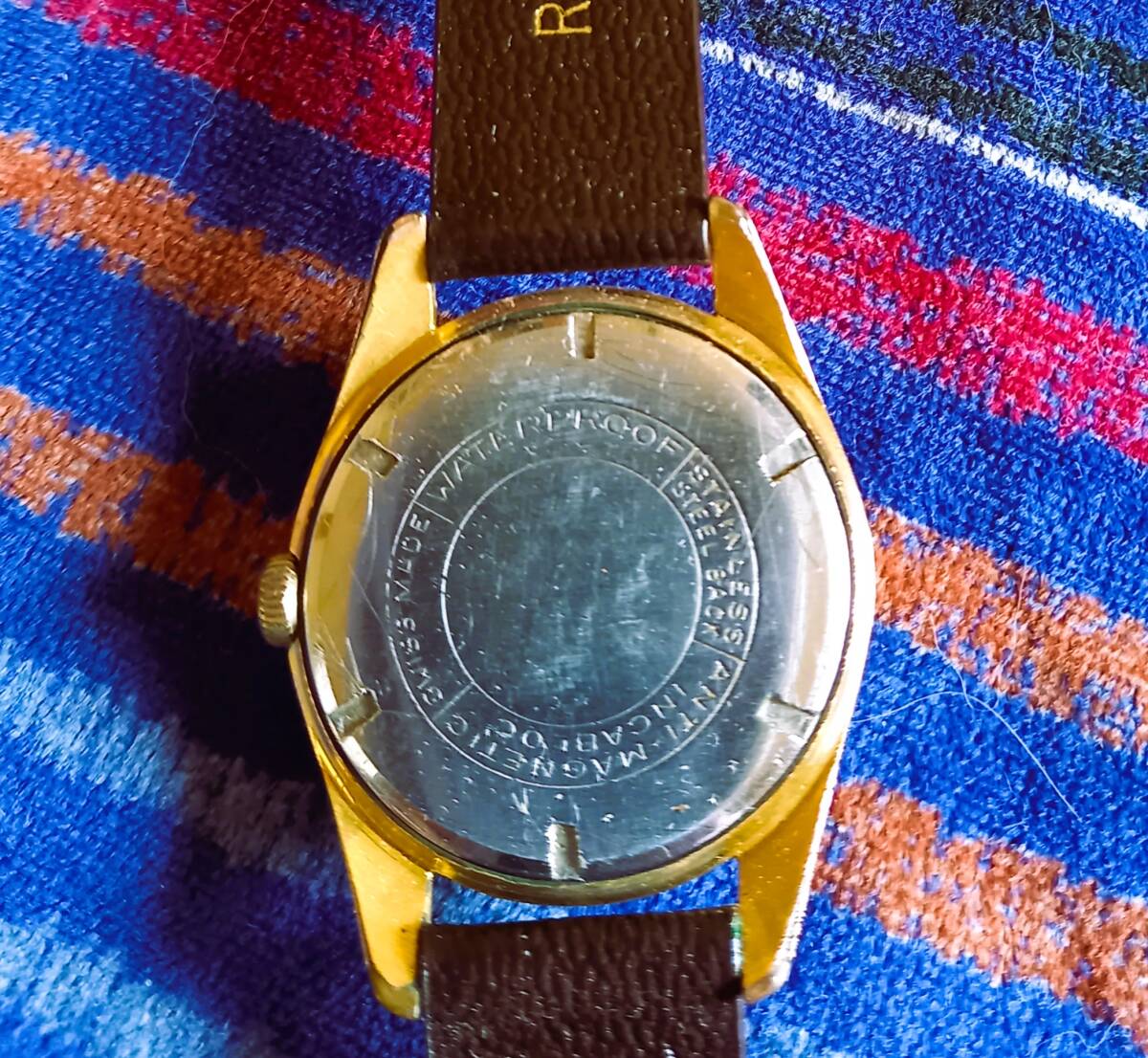 HEMA　21JEWELS　SWISS　MADE　腕時計　ジャンク品　デイト　見た目に綺麗！社外新品ベルト付！_画像4