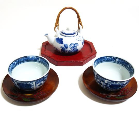 急須 湯呑み２客のセット 茶托付き 似ている陶器を上品な感じにセット。_画像1