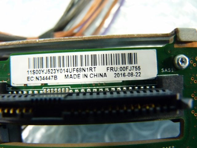 1NFH // IBM System x3550 M5      жесткий диск (HDD) задний  панель  2.5 дюймов  4 слот   x  2шт. 　/ 00FJ755 / 00KC960 // наличие  1