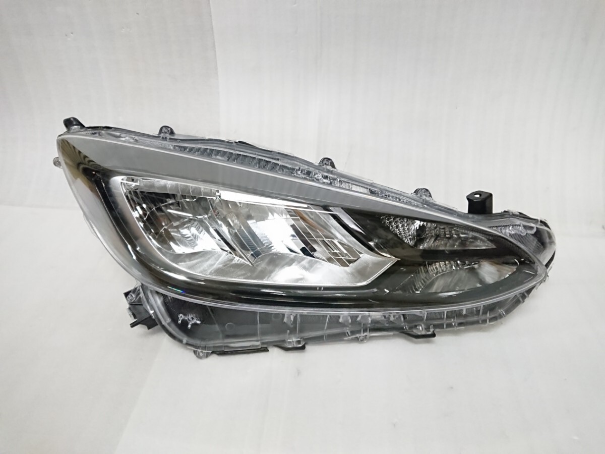 アクア MXPK10 MXPK11 純正 右ヘッドライト 右ライト RH LED アクア MXPK10 MXPK11 純正 右ヘッドライト 右ライト RH LED