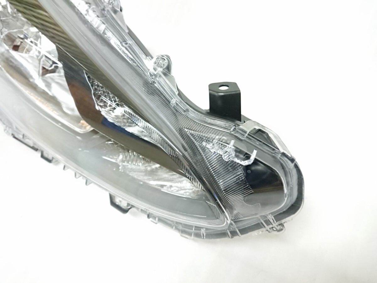アクア MXPK10 MXPK11 純正 右ヘッドライト 右ライト RH LED アクア MXPK10 MXPK11 純正 右ヘッドライト 右ライト RH LED