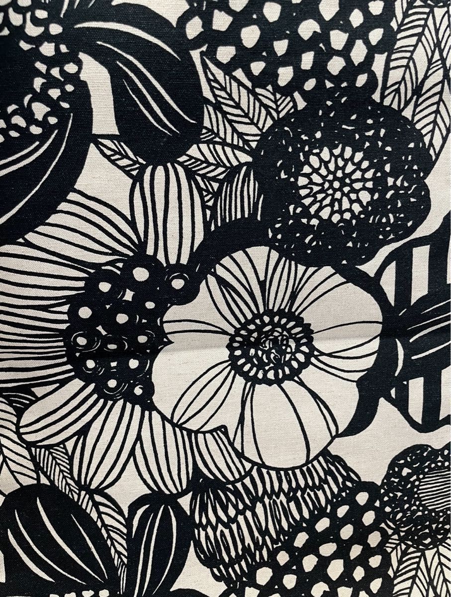 綿麻生地　綿麻　生地　花柄生地　花柄　大きな花柄　105×100 モノクロ　白黒