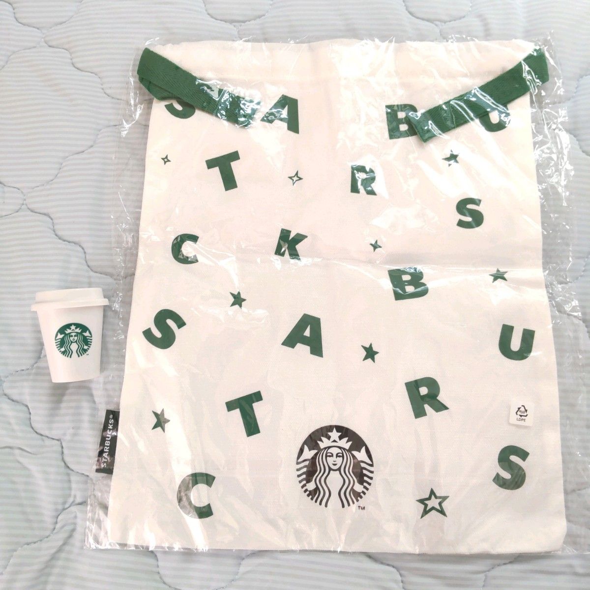 スタバ2点★巾着型袋 巾着ポーチ  白 ロゴ入り STARBUCKS A4サイズ ノベルティーミニカップ小物入れ