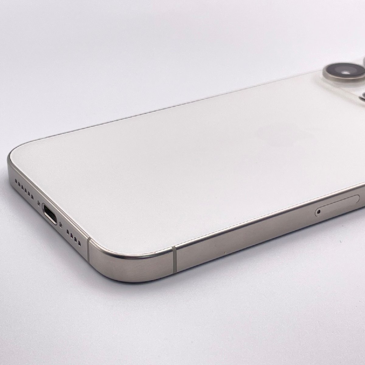 中古美品 Apple アップル iPhone 15 Pro Max 256GB ホワイトチタニウム SIMロックなし SIMフリーの画像6