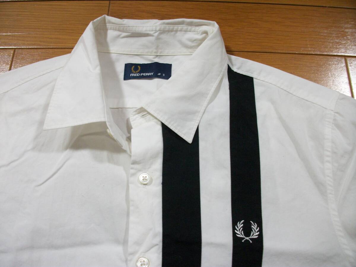 FRED PERRY フレッドペリー 半袖シャツ Sサイズの画像3