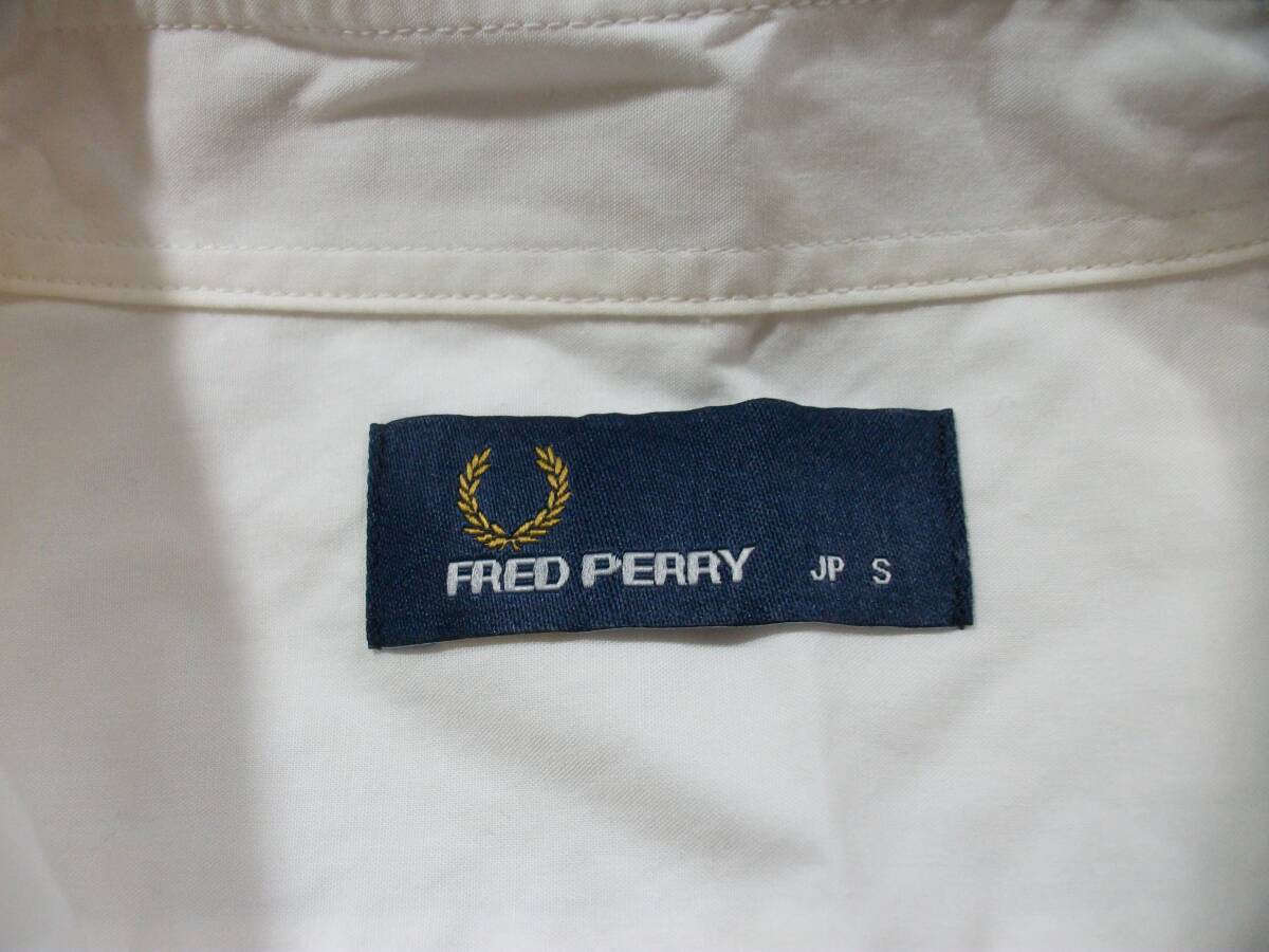 FRED PERRY フレッドペリー 半袖シャツ Sサイズ_画像4