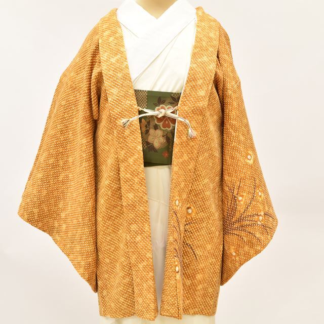 1円 美品 羽織 正絹 絞り 黄土色 羽織紐付き 身丈79.5cm 同梱可 【kimonomtfuji】 1nfuji43981の画像2