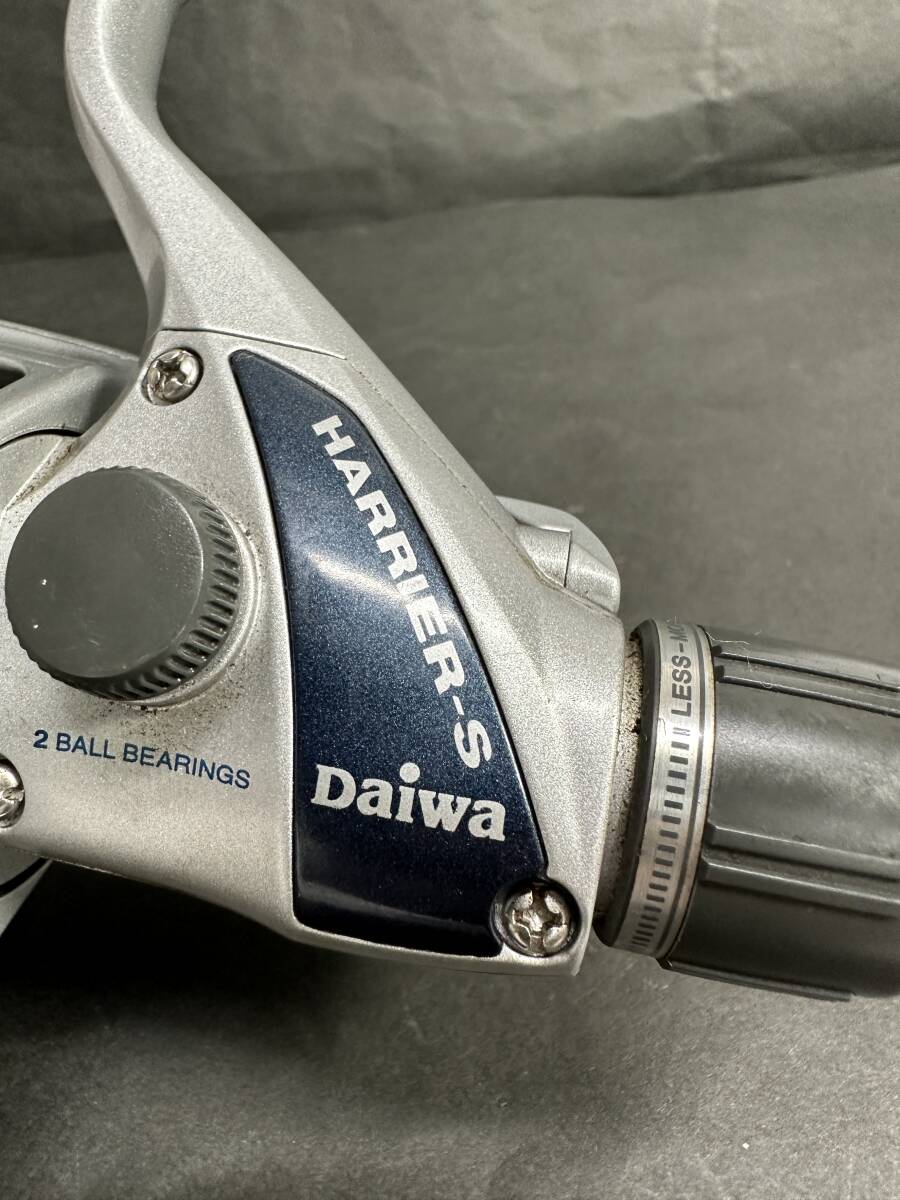 ★コレクター必見！！ Daiwa ダイワ HARRIER-S 3550A スピニングリール シルバー 釣具 糸付き 釣り道具 パーツ G840の画像2