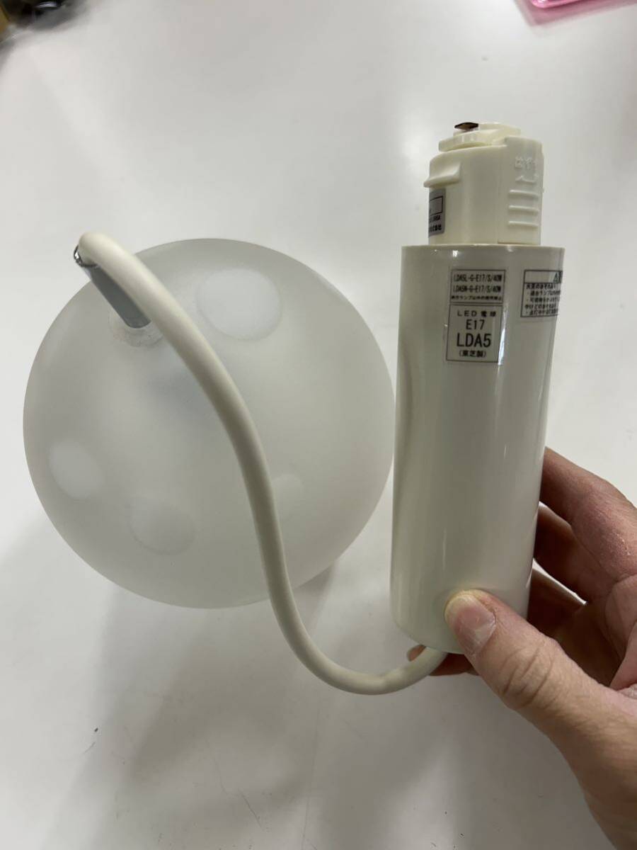 PD-2689-L LEDランプ交換型 ペンダントライト ガラスタイプ ホワイト 白熱40W相当 電気工事不要 ダクトプラグ取付 電球色 非調光 山田照明_画像4