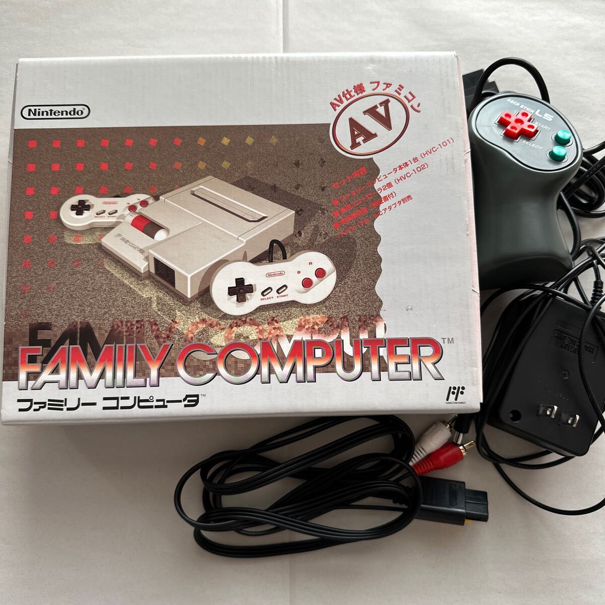 【中古・ジャンク】ニューファミコン本体・コントローラー・ACアダプター・AVケーブル・アスキースティック　任天堂　Nintendo_画像1