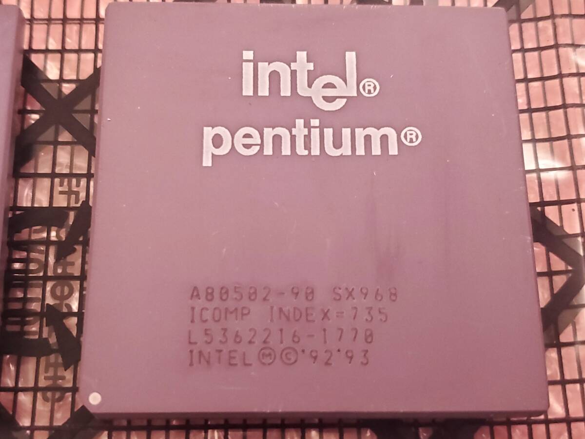 金 ゴールドリード セラミックパッケージ Pentium インテル CPU ペンティアム PC98、PC パーツ 主にNEC PC-9821系の取り外し品_画像6