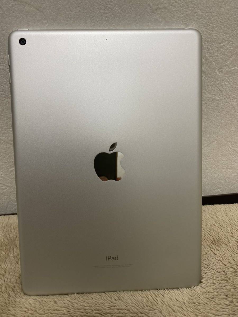 アップル iPad 第5世代 Wi-Fiモデル 9.7インチ 32GB シルバー MP2G2J/Aの画像2