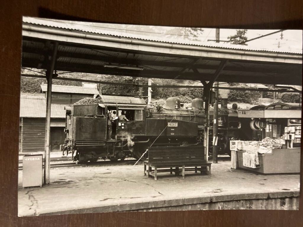 昭和鉄道写真：東海道本線国府津駅のC11 30[国府津]。昭和40年頃撮影。8×12㎝。の画像1