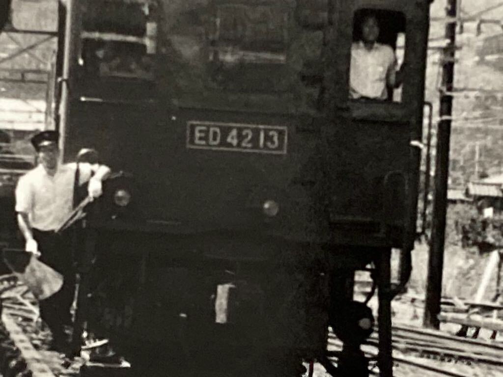 昭和鉄道写真：信越本線横川駅のED 42 13[横川]。1963年9月撮影。8.7×12.8㎝。の画像2