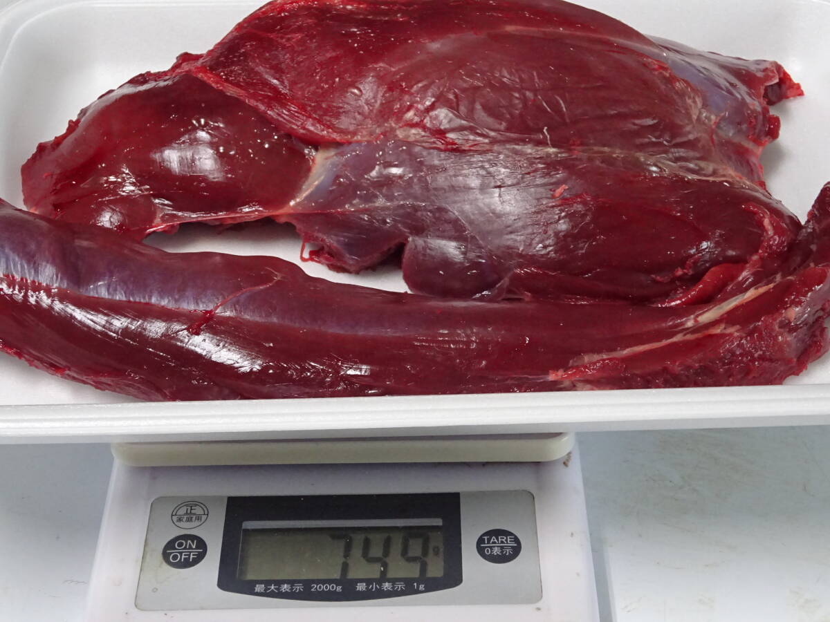 天然鹿肉 捕れたて鹿肉  背ロース肉 その他  ７４９ ｇ  同梱可能の画像1