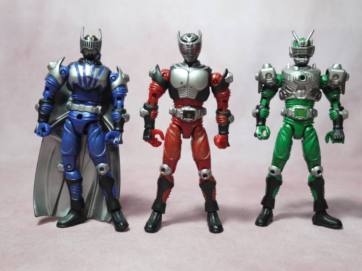 現状品　装着変身　仮面ライダー龍騎＋ナイト＋ゾルダ　アクションフィギュア　バンダイ　全高13センチ　_画像1