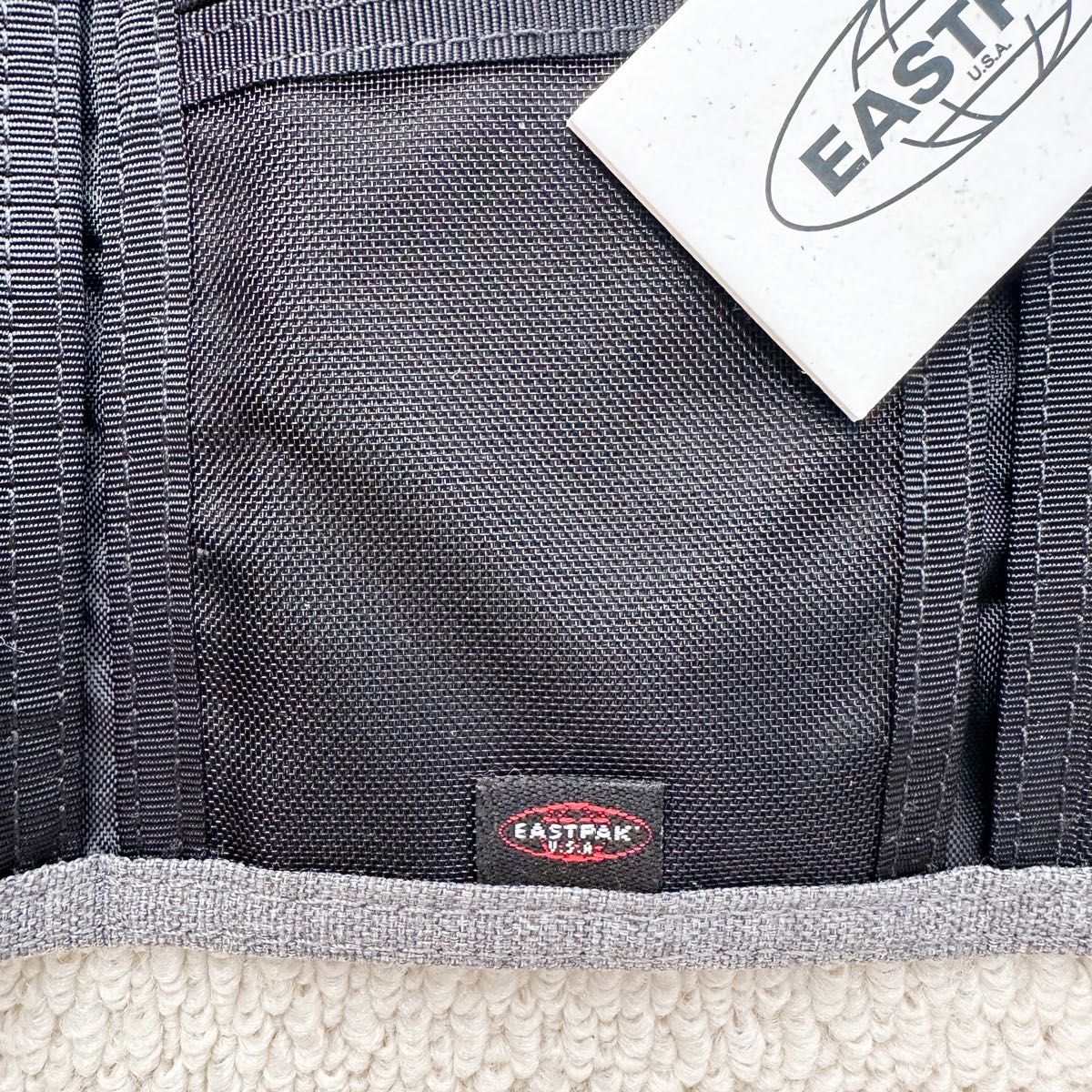 【●お買得】イーストパック EASTPAK お財布 マジックテープ 3つ折り グレー【新品・未使用】