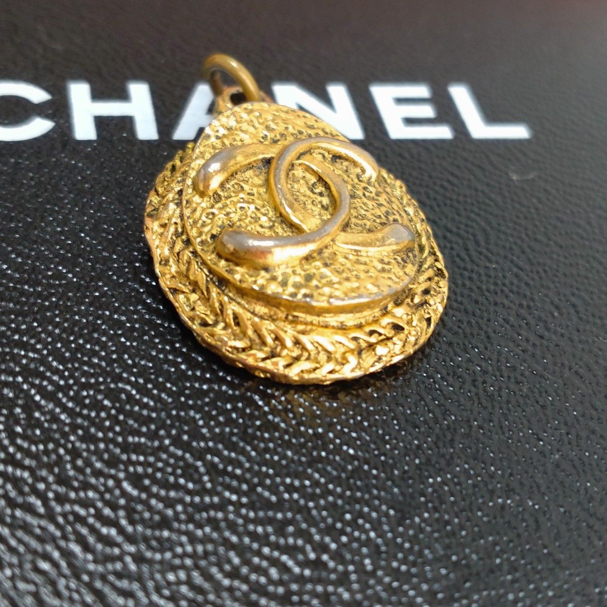 希少 シャネル ココマーク  ペンダントトップ  ヴィンテージ　CHANEL ネックレス  ゴールド アクセサリー デカロゴ CC