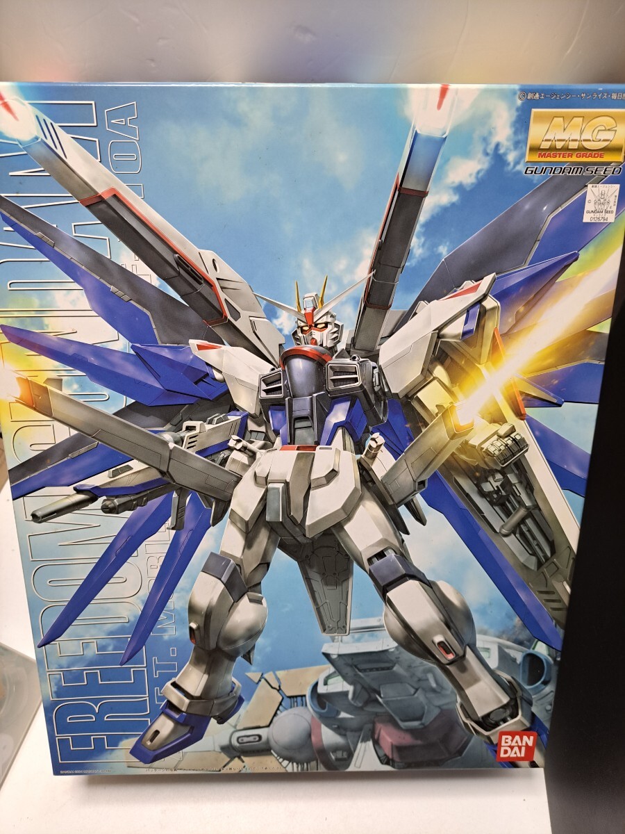 バンダイ　1/100　MG フリーダムガンダム 未組立　機動戦士ガンダムSEED　別売デカール付き_画像1