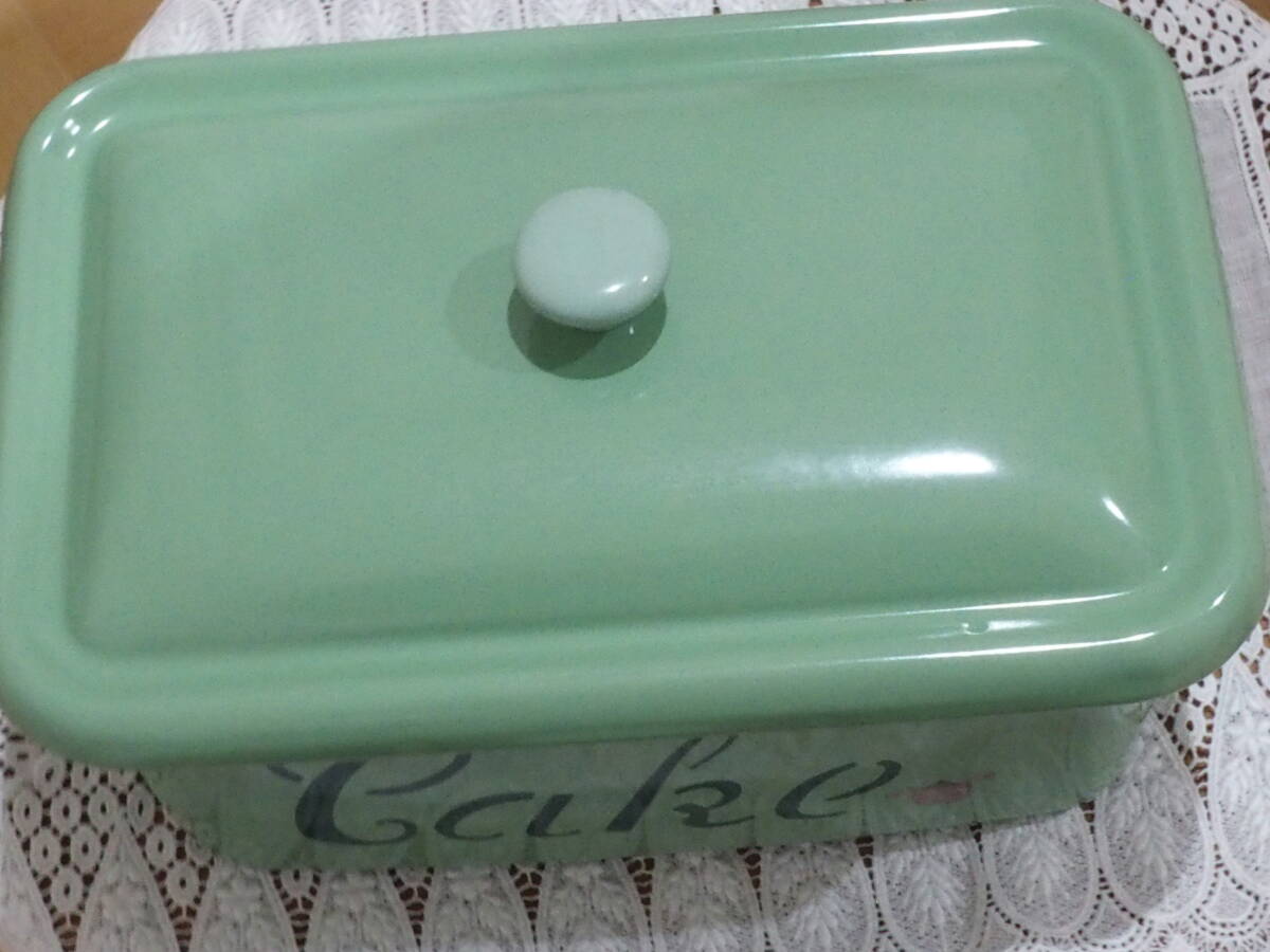 レトロ 琺瑯容器 アンティークグリーン 使いやすいサイズ  ホーローケーキ  希少 ヴィンテージの画像4