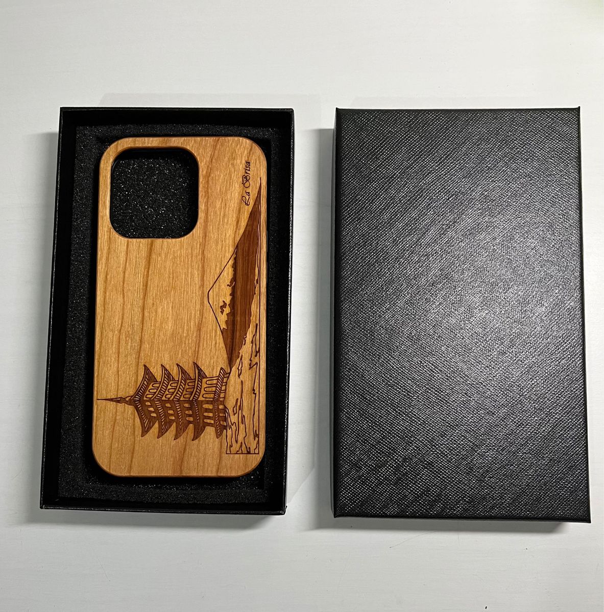 【LaBrisa】iPhone14 Pro 木製カバーケース ウッドケース お洒落なスマホケース 天然木ケース iPhoneケース