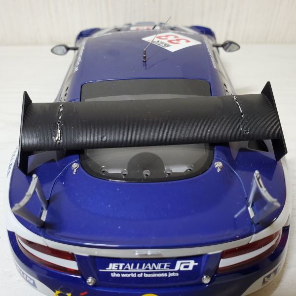 ●DE40【送80】1円～ 1/18 AUTOart オートアート Aston Martin DBR9 WINNER OF MUGELLO 2006 破損あり アストン・マーティン ミニカーの画像5