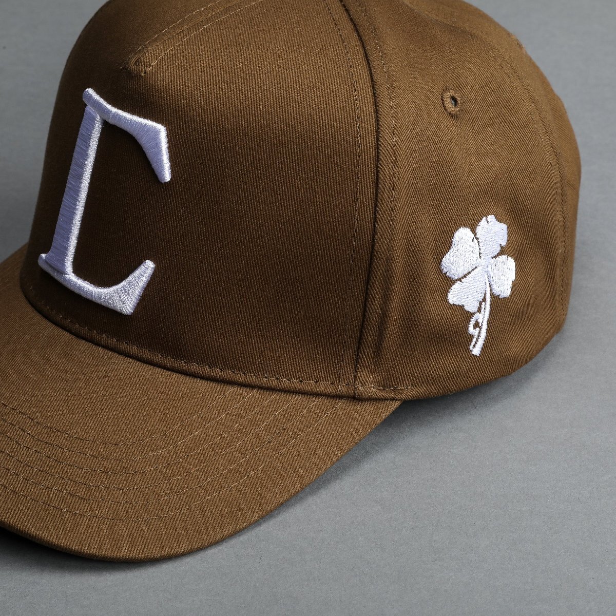 Darc Sport MAKE YOUR OWN LUCKY BIG C 5PANEL HAT CAP DESERT DUSTdaruk спорт Lucky 5 panel шляпа колпак Brown шляпа чай цвет 