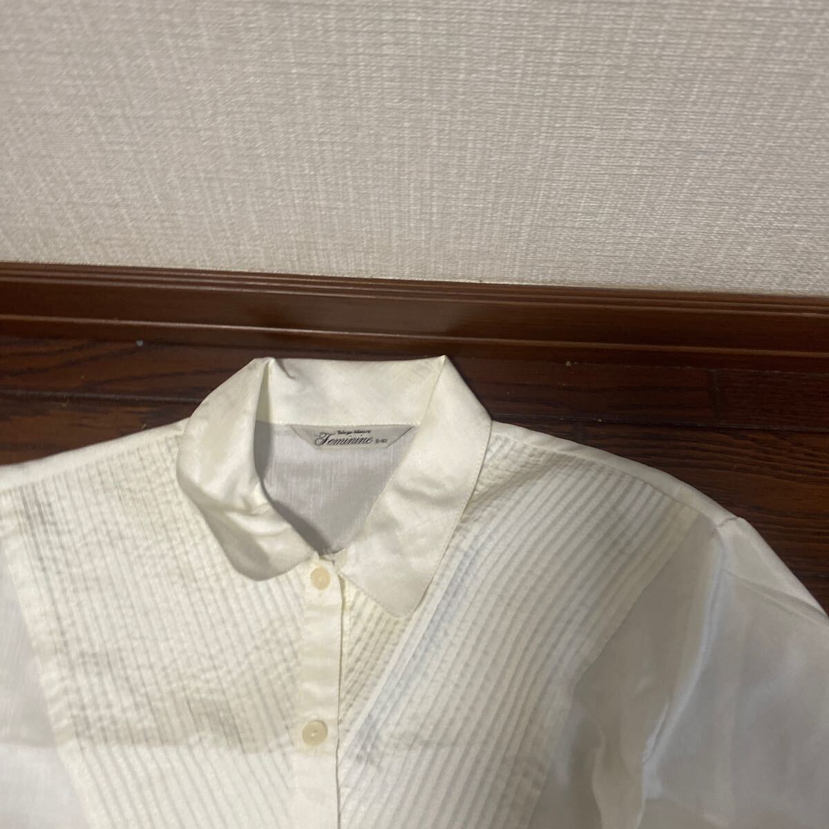 【7号】中古OL制服、受付嬢、光沢のあるブラウス2枚と紺のスカート_画像3