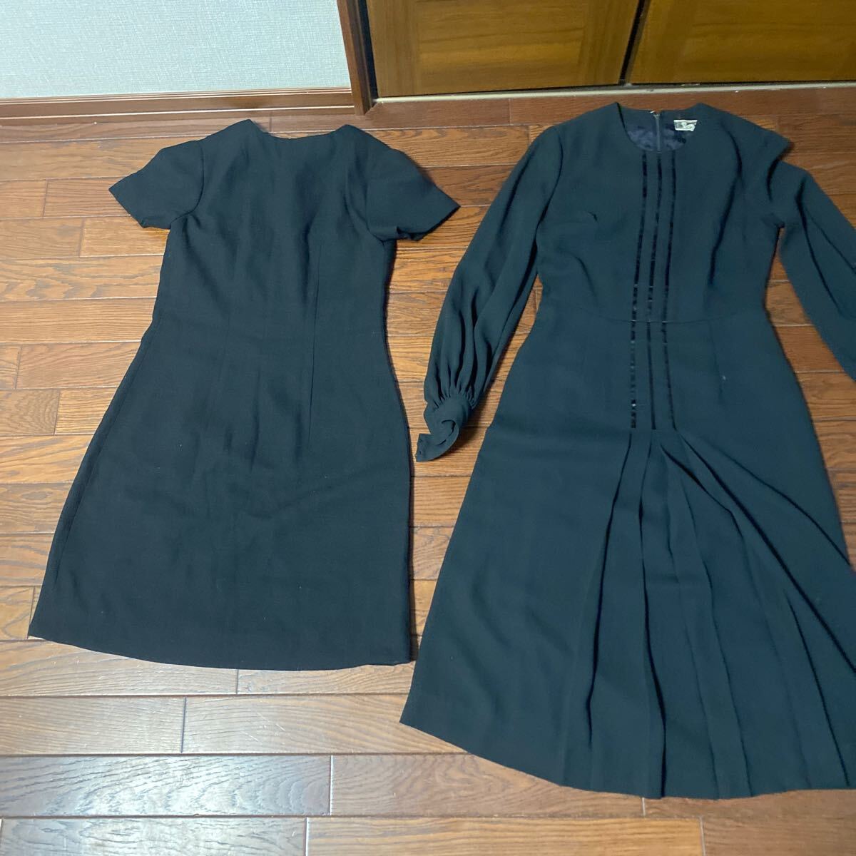 【9号】中古受付嬢、秘書制服　黒のワンピース６着ジャケット8着　計14点_画像6