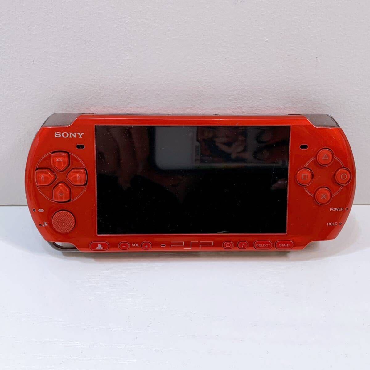 308☆ジャンク☆ SONY PlayStationPortable レッド PSP-3000 充電器付き ソニー プレイステーションポータブル PSP バッテリーなし 現状品の画像2